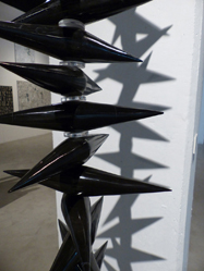 Héctor de Anda Spina di pesce Ensamblaje / Talla en ónix acrílico y alambre de acero  x 20cm x 7cm 2003   